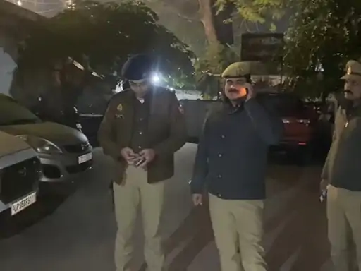 उन्नाव में न्यू ईयर पर सुरक्षा का 'कवच': रेलवे स्टेशन से बस अड्डों तक पुलिस का कड़ा पहरा