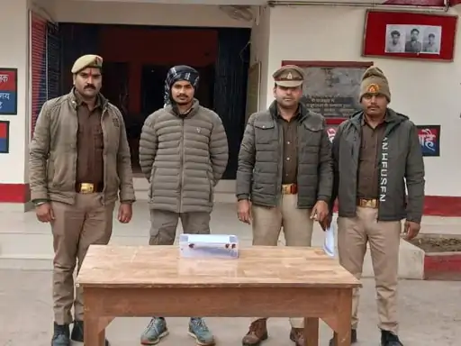 पुलिस ने दबोचे दो 'तमंचाधारी' शूरवीर!