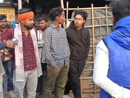 उन्नाव में प्रशासन की नाक के नीचे 'अधर्म': प्राचीन मंदिर के पास अवैध मांस की दुकान