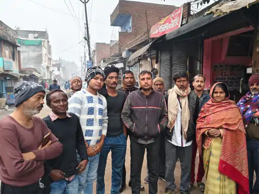 उन्नाव में रेलवे का 'हथौड़ा' चलने की आहट