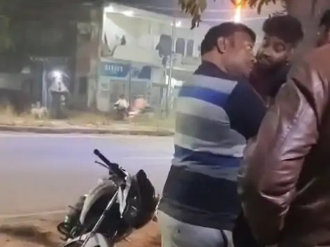 स्वीट हाउस पर मारपीट