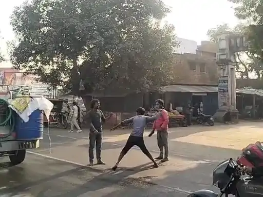 'शराबी' का तांडव: 4 घंटे तक सड़क पर मचाया गदर
