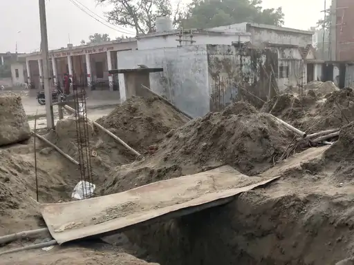 सरकारी स्कूल की जमीन पर जल निगम का 'कब्जा'