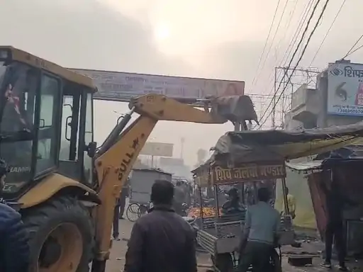 'अतिक्रमण' के खिलाफ गरजे अफसरों के बुलडोजर; तख्त-पन्नी हटे, पर क्या दोबारा कब्जा रोक पाएगा प्रशासन?