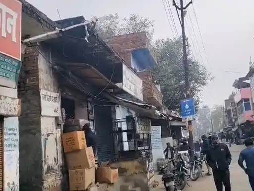 गंगाघाट स्टेशन पर रेलवे का 'बुलडोजर' एक्शन तैयार: 15 जनवरी तक मकान खाली करने का अल्टीमेटम