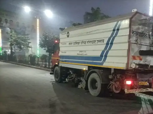 चमचमाया नवीन पुल, सड़कों पर उतरी 'हाईटेक' मशीन
