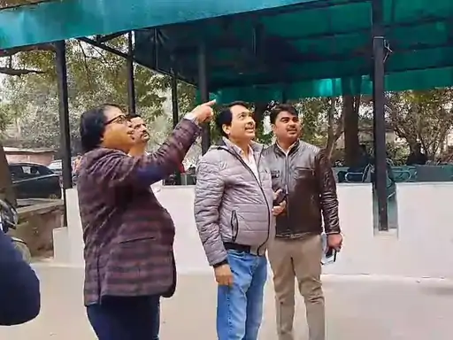 गंदगी का अंबार, दवाओं का टोटा और बेबस मरीज; व्यवस्था देख भड़के IAS अमित घोष