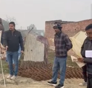 योगी जी! आपके आदेश की 'बत्ती' बना रहे लेखपाल पंकज मिश्रा
