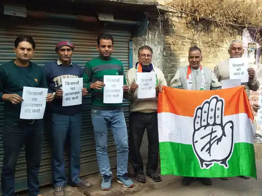 उन्नाव में मोदी सरकार के खिलाफ सड़कों पर उतरी कांग्रेस