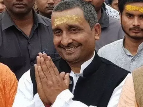 उन्नाव की बेटी का 'कत्ल-ए-इंसाफ': कुलदीप सेंगर को बेल, आधी रात इंडिया गेट पर घसीटी गई पीड़िता