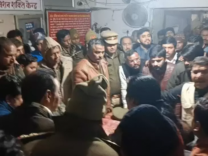 थाने में भाजपाइयों का तांडव, दरोगा की कुर्सी पर संकट?