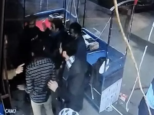 कानपुर में सत्ता की हनक या 'गुंडाराज'?
