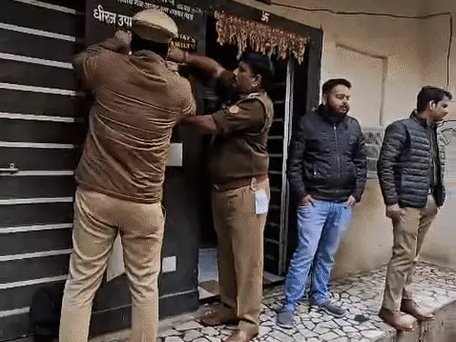 पुलिस का एक्शन: गैंगस्टर एक्ट में फरार दीनू उपाध्याय के भतीजे मनु के घर कुर्की नोटिस चस्पा, डुगडुगी पिटवाकर मुनादी      
    
         <div class='awpa-single-post-star-variation'  attributes='[{"ratings":{"id_1":5},"sum":5,"count":1,"avg":5,"people_count":{"count_5":1}}]' show_star_rating='1' rating_color_back='#EEEEEE' rating_color_front='#ffb900' rating_type='5' show_avg='', show_star_type='' show_votes='' star_size='x-small'></div>
        
