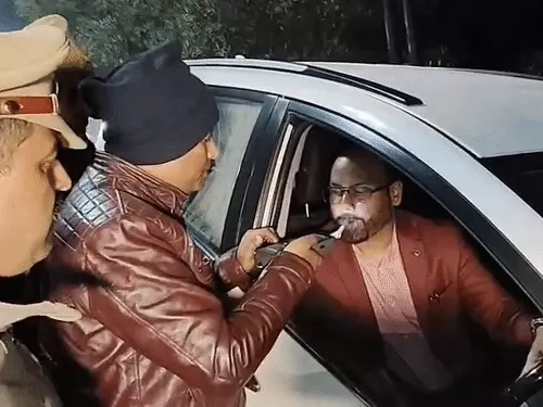 DM के सामने ही 'विधायक' का रौब झाड़ने लगा युवक