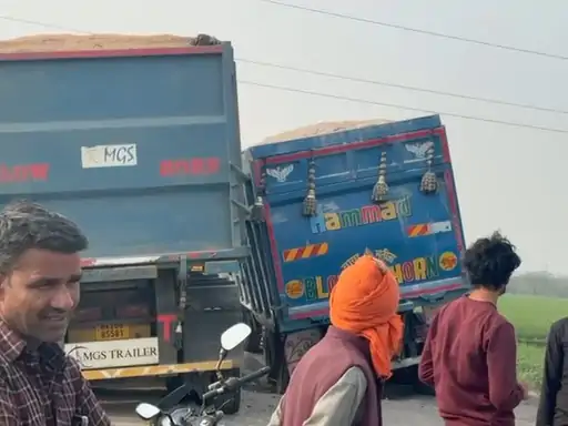 डंपर फंसने से थमी रफ्तार
