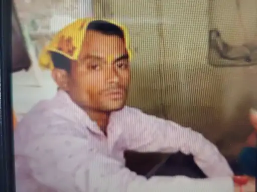 ट्रेन से उतरते समय पैर फिसलने से युवक की मौत