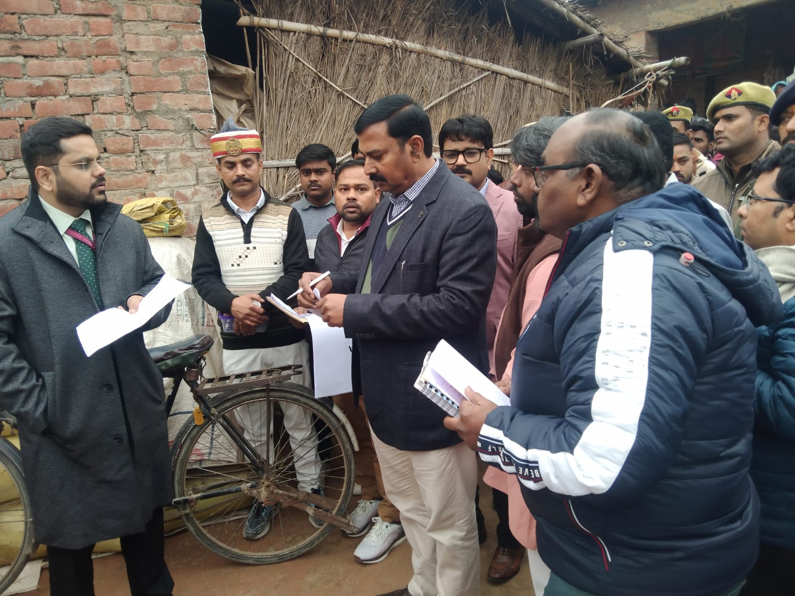 ग्राउंड जीरो पर उतरे जिलाधिकारी गौरांग राठी
