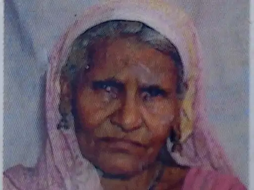 अजगैन रेलवे क्रॉसिंग पर ट्रेन की चपेट में आने से महिला की दर्दनाक मौत
