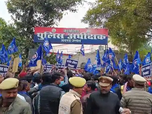 उत्पीड़न और प्रार्थना सभाओं में बाधा का आरोप