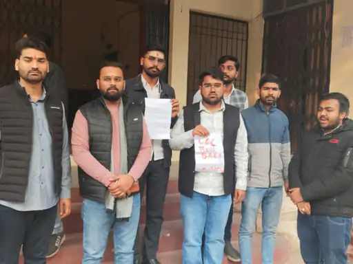 खून से लिखा 'UGC Roll Back'