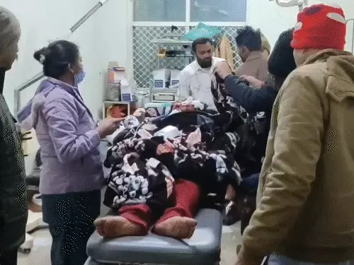 सिपाही ने पत्नी और मासूम बेटी को कुल्हाड़ी से काटा