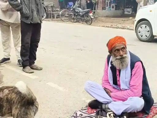 विकास की आस में धरने पर बैठे 'बाबा जी'