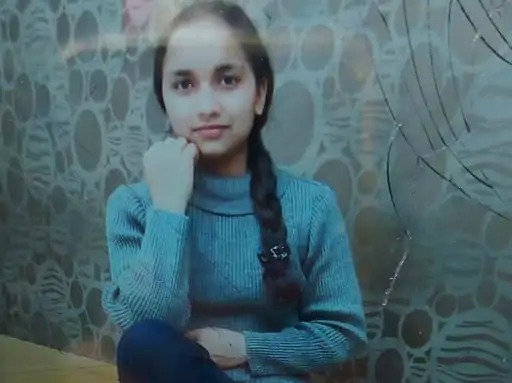 पेड़ से लटकता मिला किशोरी का शव, परिजनों ने जताई हत्या की आशंका; इलाके में सनसनी