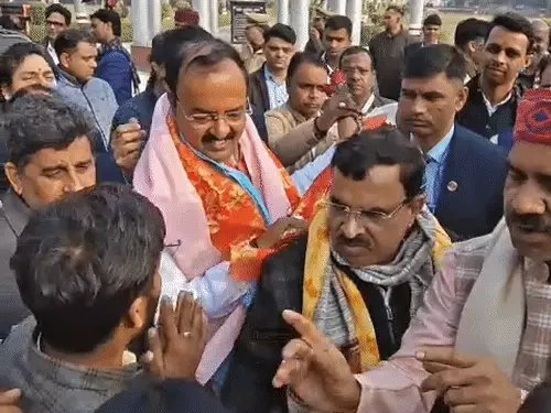कानपुर नगर निगम का 'घमासान' लखनऊ शिफ्ट: डिप्टी सीएम केशव ने पार्षदों को तलब किया, बोले- 'ये बंटी टैक्स क्या है?'