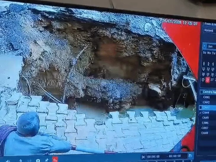 7 दिन में दो बार धंसी सड़क