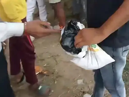 शुक्लागंज में सरेआम बिक रहा मौत का सामान