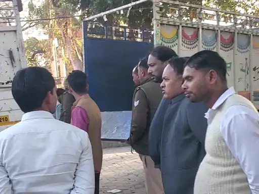 बाइक सवार युवक की मौके पर ही दर्दनाक मौत