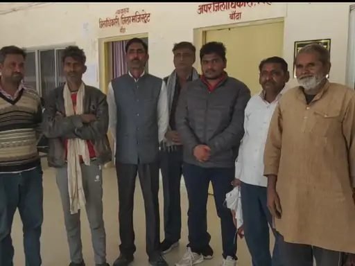 किसानों का गुस्सा, जिलाधिकारी कार्यालय पर प्रदर्शन