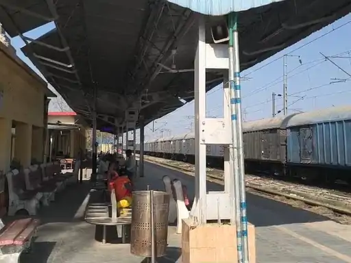उन्नाव में रेलवे का 'बुलडोजर' एक्शन: 1000 से अधिक मकानों पर चलेगा पीला पंजा, HC के आदेश के बाद मचा हड़कंप