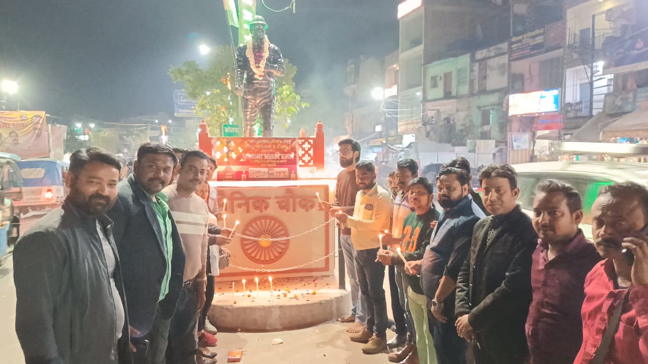 सैनिक चौक पर पत्रकारों और समाजसेवियों ने दी भावभीनी श्रद्धांजलि