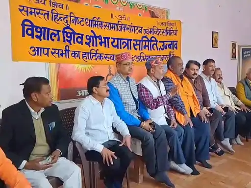 आयोजकों और प्रशासन में ठनी