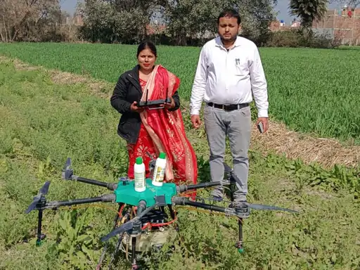 ड्रोन तकनीक से 16 एकड़ में हुआ नैनो यूरिया प्लस का छिड़काव