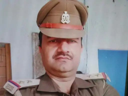 चौकी इंचार्ज लाइन हाजिर
