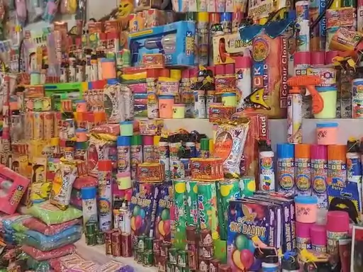 बाजारों पर चढ़ा होली का खुमार