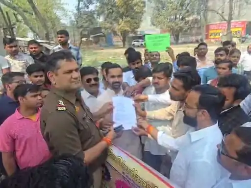 कुलदीप सेंगर समर्थकों की 'न्याय पदयात्रा' पर ब्रेक