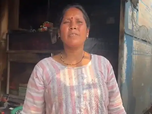 धू-धू कर जली परचून की गुमटी