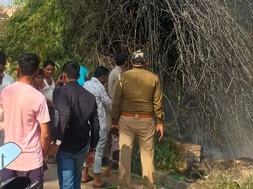 बांस की कोठी धू-धू कर जली