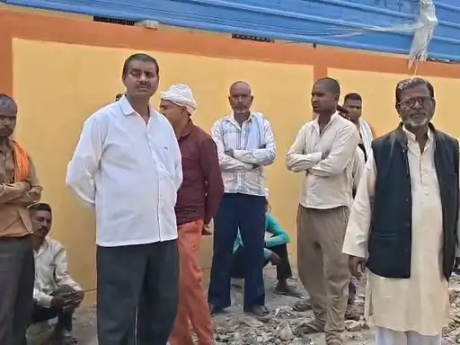 ट्रैक्टर ने बाइक को रौंदा