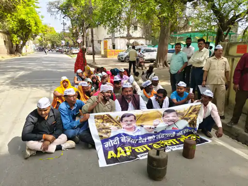 बढ़ते दामों के खिलाफ कलेक्ट्रेट में प्रदर्शन