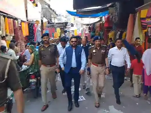 उन्नाव में DM-SSP ने भारी पुलिस बल के साथ किया फ्लैग मार्च