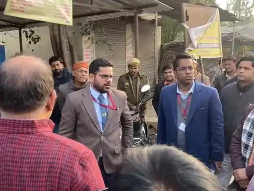 उन्नाव के गांधीनगर तिराहे का बदलेगा भूगोल: DM गौरांग राठी ने दिए निर्देश, जनवरी अंत तक दिखेगा ‘हाईटेक’ लुक; एक हफ्ते में शुरू होगा वेंडिंग एरिया