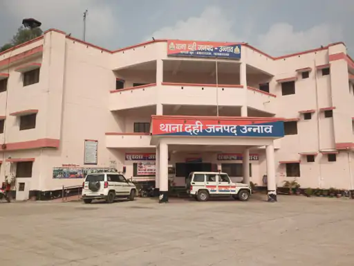 दही थाना क्षेत्र के खेत में मिला अज्ञात युवक का शव, हत्या या हादसा? गुत्थी सुलझाने में जुटी पुलिस
