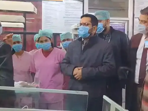 उन्नाव जिला अस्पताल में अब नहीं थमेंगी नन्हीं सांसें: ICU में लगी हाईटेक CPAP मशीन, DM गौरांग राठी ने परखीं व्यवस्थाएं