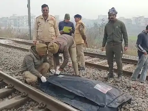खाटू श्याम मंदिर के पास रेलवे ट्रैक पर मिला युवक का शव, शिनाख्त में जुटी पुलिस, इलाके में सनसनी