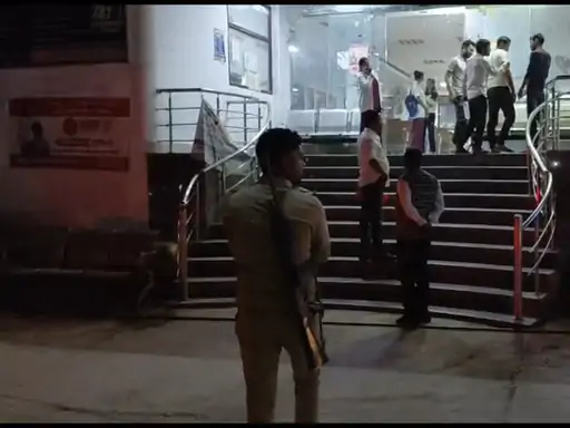 बुंदेलखंड में आयकर विभाग का महा-अभियान: बांदा और महोबा में 50 घंटे से छापेमारी जारी, 2.5 करोड़ कैश बरामद और करोड़ों के हेरफेर के संकेत
