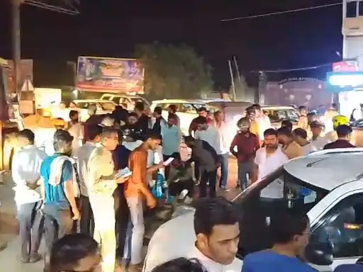 रफ्तार का कहर या प्रशासन की अनदेखी? उन्नाव में डम्पर ने ली युवक की जान, पत्नी अस्पताल में जिंदगी-मौत के बीच